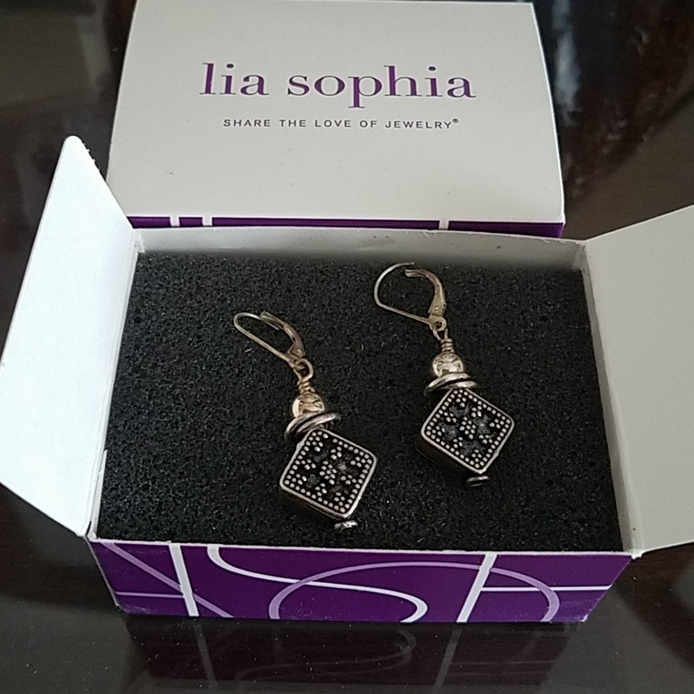 Lia sophia earrings